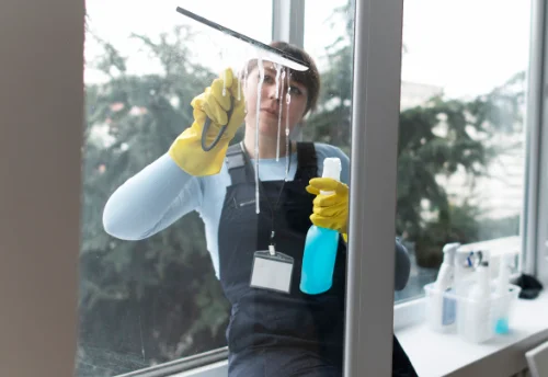 Nettoyage de vitres intérieures et extérieures à Croix